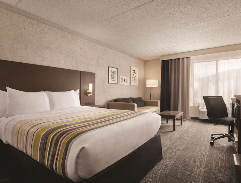 Country_Inn_&_Suites_Room