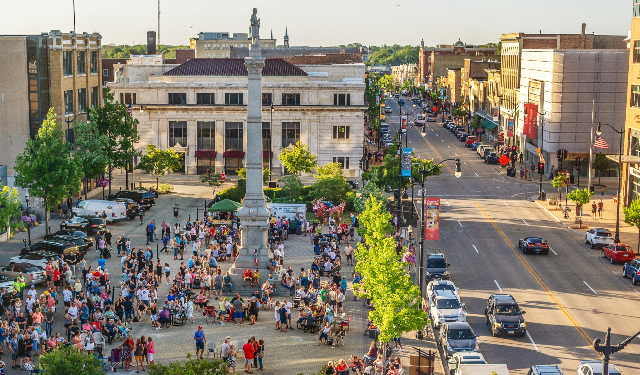 Downtown_Racine_First_Friday