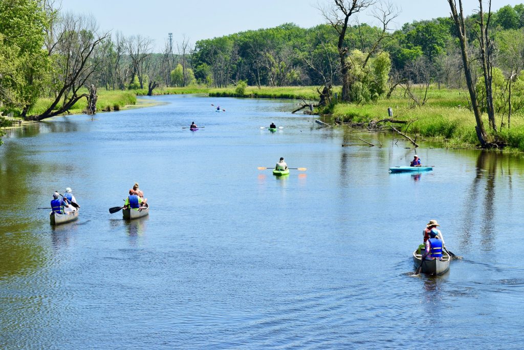 Fox_River_Canoe_Adventures_&_Kayaks