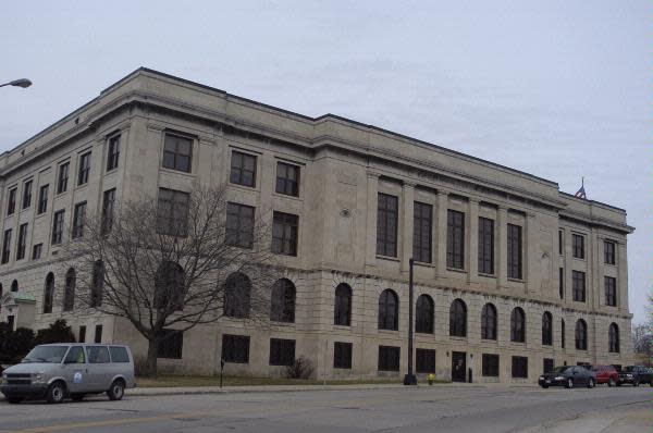 Racine_County_Courthouse_outside