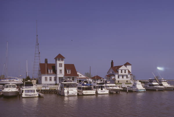 Racine_Harbor_Lighthouse